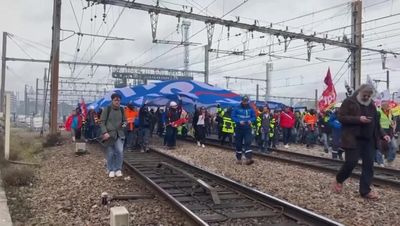 Paris Charles de Gaulle Airport blocked amid ‘Black Thursday’ protests