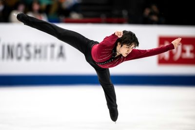 Uno overcomes injury to take lead at skating worlds