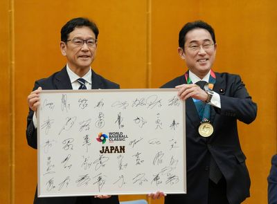 Japan's winning WBC team drops in on Prime Minister Kishida