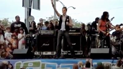 Watch Slash and Perry Farrell play a song about a heroin addict with a violent boyfriend to an audience of children