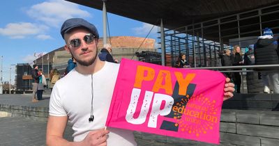 Teachers accept pay offer from Welsh Government ending strike action