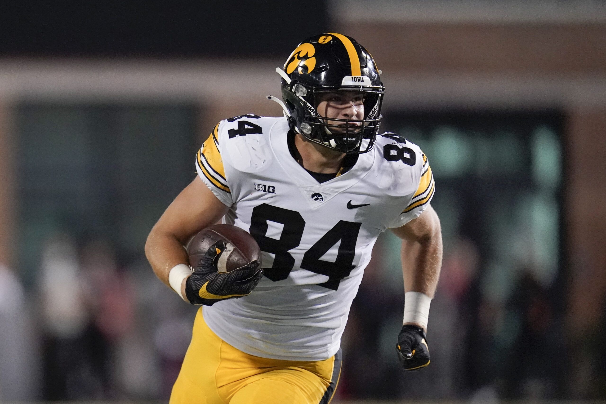 Sam Laporta Aaron Hernandez 85 - tj4ydc2
