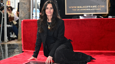 Courteney Cox channels her Friends character Monica while hilariously wiping down her Hollywood star of fame