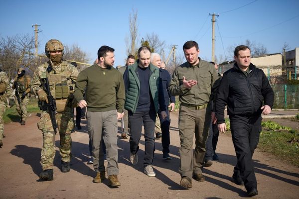 Zelensky pleads for jets, missiles, after visit to frontline