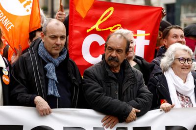 Moderate French union chief points to possible exit from pension crisis