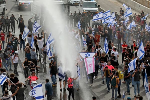 Israel's Netanyahu vows unity as thousands decry justice reforms