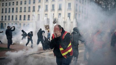French unions call new pension protests to coincide with King’s visit