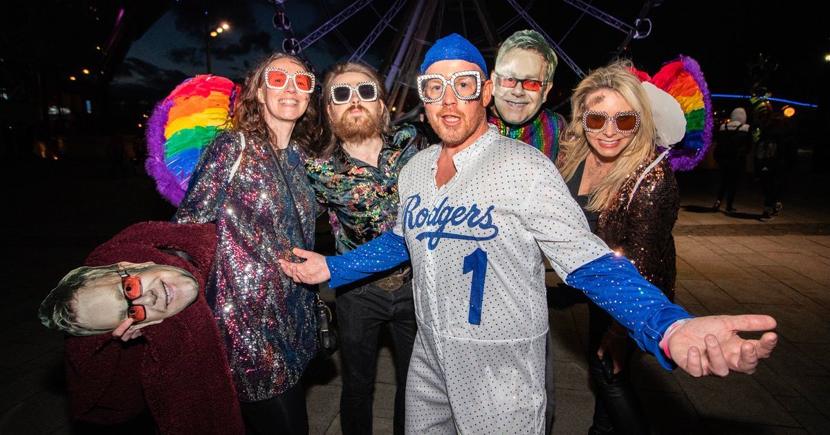 Fans honour Elton John by wearing quirky sunglasses…