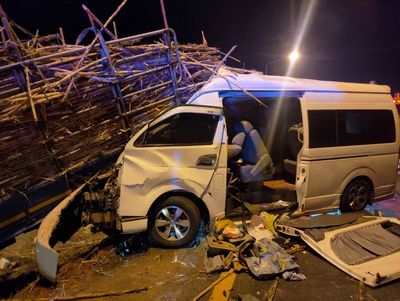 Child, driver killed in minivan-truck crash