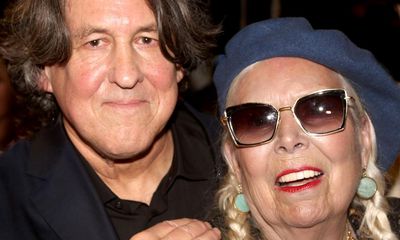 Joni Mitchell teams up with Cameron Crowe to script her biopic