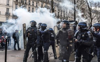 Escalating pension protests turn French cities into battlegrounds