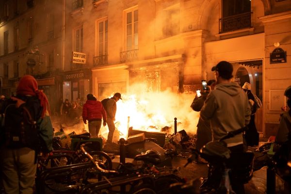 Macron under pressure as hundreds injured in French protests
