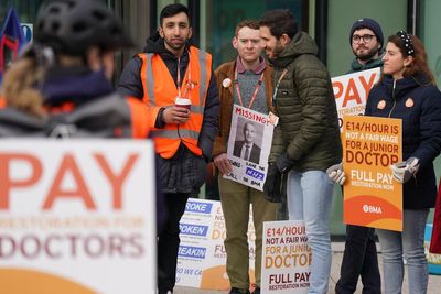 Junior doctors in Scotland threaten 72-hour walkout in pay dispute