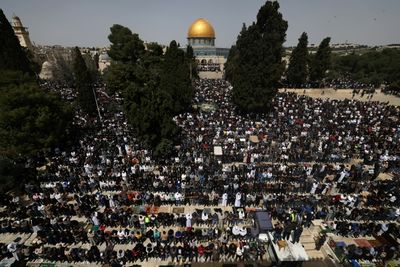 Muslims pray at Jerusalem's Al-Aqsa at start of Ramadan