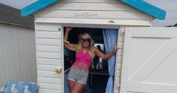 Woman claims she was evicted from £15k beach hut because she was too 'glamorous'
