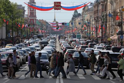 Russia faces shrinking middle class, rising inequality, study finds