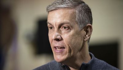 Arne Duncan backs Paul Vallas in April 4 mayoral runoff election