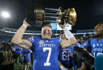 2023 NFL Draft: Seahawks take selfie with Kentucky QB Will Levis