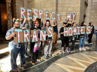 Drag community shows up to protest Nebraska drag show bill