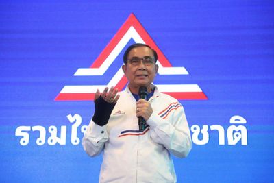 PM shrugs off talk of Pheu Thai 'landslide'
