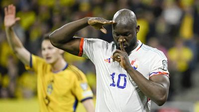 Romelu Lukaku treble sees Belgium beat Sweden and overshadows Zlatan Ibrahimovic return