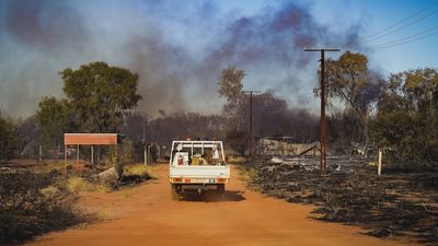 Bushfire tears through Alice Springs rural area destroying home and other structures