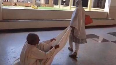 Woman forced to drag sick father-in-law on bed sheet at JAH hospital in Gwalior