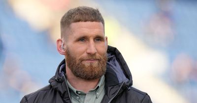 Sam Tomkins and Kyle Amor disagree on controversial double movement call as Leeds Rhinos suffer