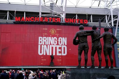 Sheikh Jassim submits second bid to buy Manchester Utd