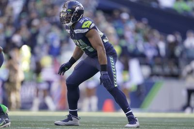 Seahawks players and fans celebrate Bobby Wagner’s return