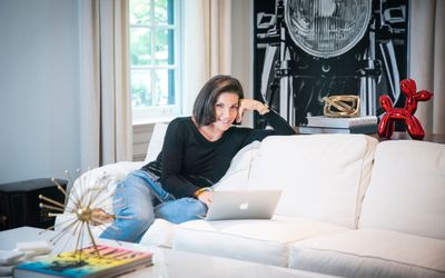 Exclusive: HGTV's Hilary Farr's method for combining paint and fabrics to create an impressive, 'unique space'