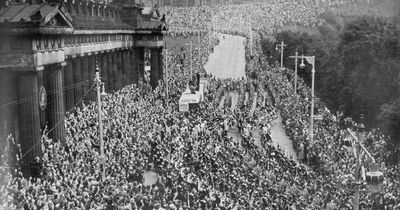 Photos show Edinburgh's 'largest ever' crowd when 500,000 packed Princes Street