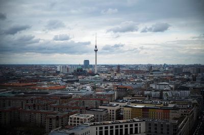 Berliners vote to decide on climate goals for city