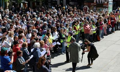 Thousands sing for peace in war-torn Ukraine