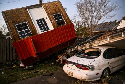 Recovery underway in tornado-hit Mississippi, 25 dead