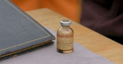 BBC Antiques Roadshow guest delighted as bottle of penicillin is valued at £4,000