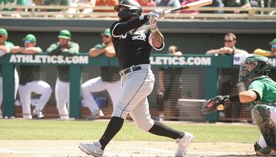 White Sox’ Yoan Moncada exits Cactus League game with low back stiffness