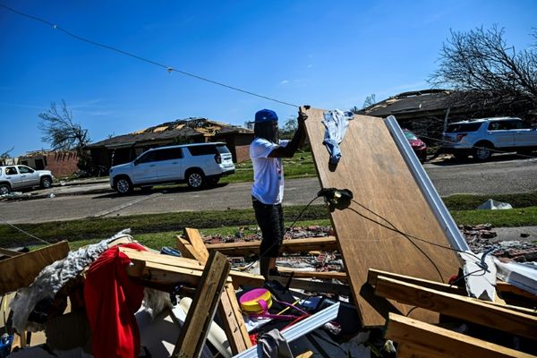 Tornado survivors in US pick through debris, grateful to be alive