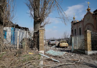 Ukraine shuts 'post-apocalyptic' battlefield town to civilians