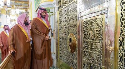 Saudi Crown Prince Visits Madinah, Prays at Prophet’s Mosque