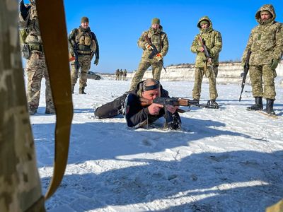 Foreign volunteers race to train new Ukrainian troops to be sent to the front