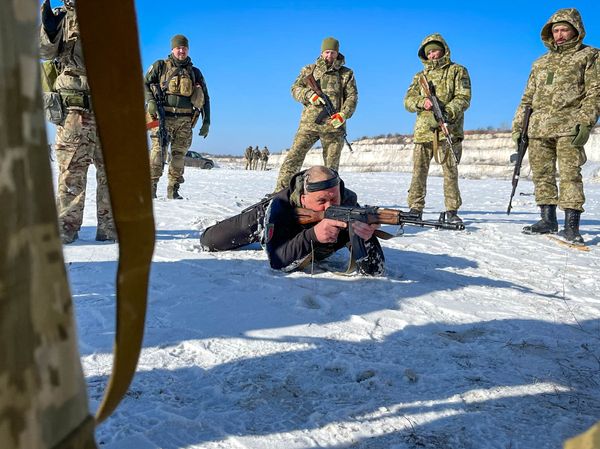 Foreign volunteers race to train new Ukrainian troops to be sent to the front