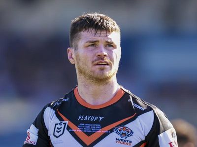 Tigers' Bateman in danger of missing clash with Broncos