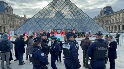 French Pension Protest Forces the Louvre to Close its Doors