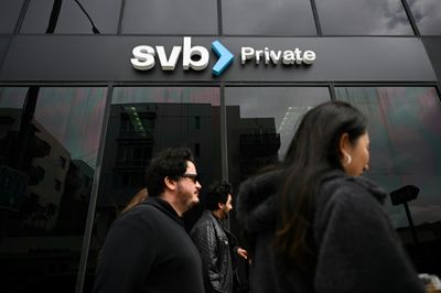 Bank shares rebound on SVB sale