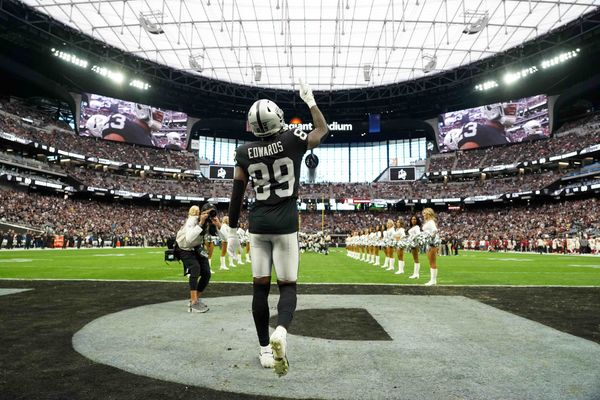 Johnathan Abram Talks Saints, Derek Carr, USO Tour - Sports