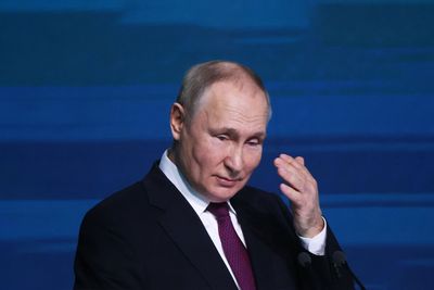 Putin stationing nukes in Belarus