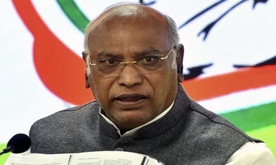 "Can live with his mother or he can come to me...," Congress chief Kharge on Rahul Gandhi bungalow row