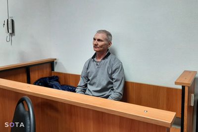 Russian whose daughter drew anti-war picture gets two years jail but flees