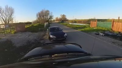 Watch Tesla's Full Self-Driving Beta V11 Avoid Various Obstacles